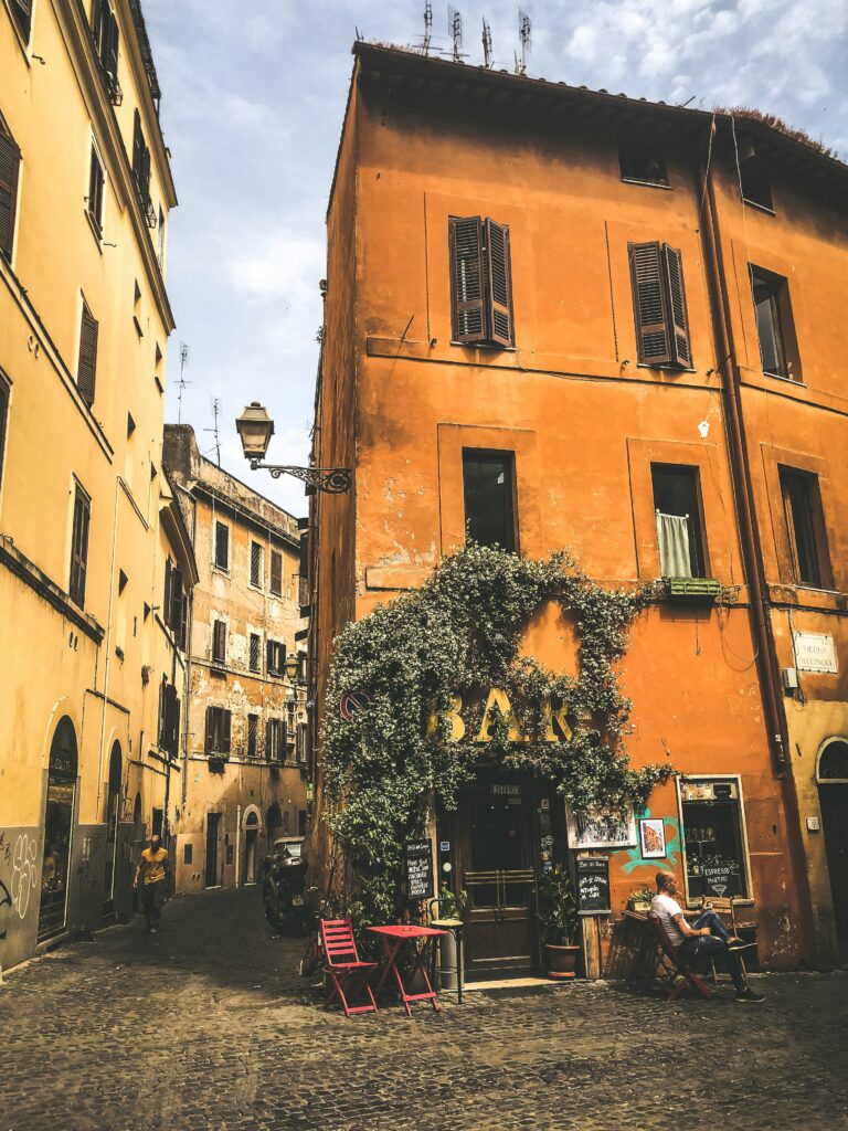 Ruelle de Trastevere. Photo de Daniele Ssalutari for Unsplash.