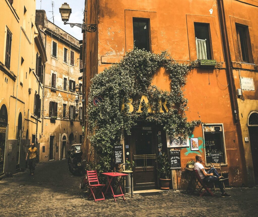 Ruelle de Trastevere. Photo de Daniele Ssalutari for Unsplash.