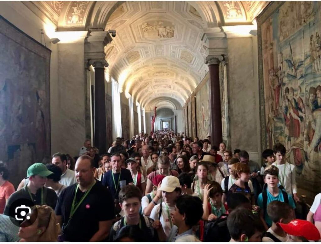 Foule dans la galerie des Tapisseries. Photo de Annalisa Cingolani