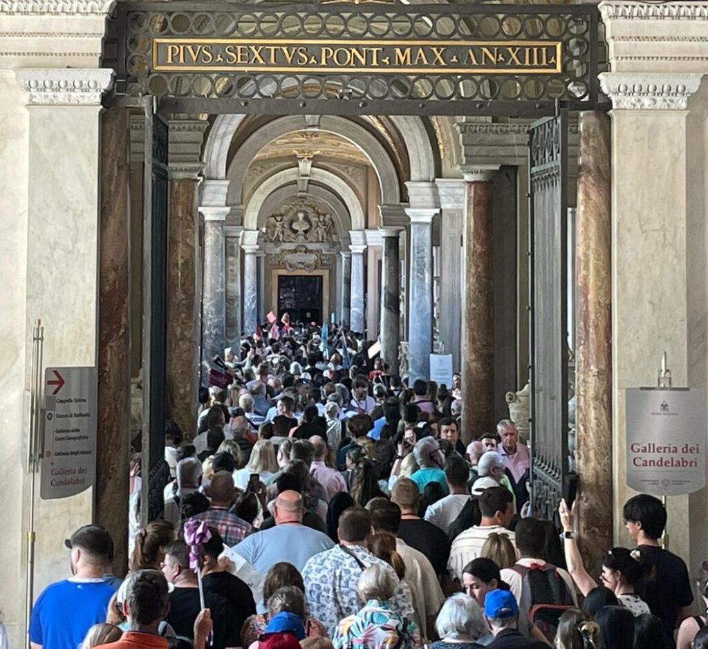 Galerie des Musées du Vatican en haute saison